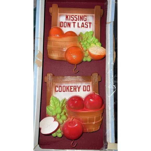 Miller High Life Other - VINTAGE CHALKWARE WALL PLAQUES CHALK 1982 MILLER STUDIO KISSING DON'T LAST HOOKS